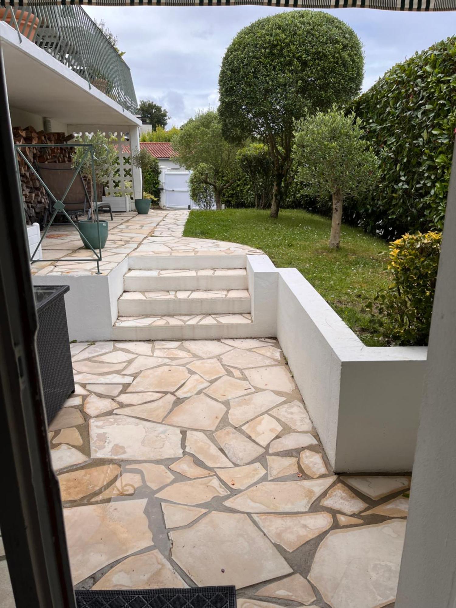 Charmant Petit Appartement Avec Sa Terrasse Privee Bayonne Eksteriør billede